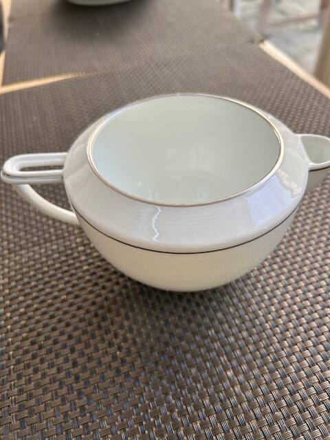 Bernardaud Limoges table service platinum model, 45 pieces