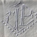 Drape 2 places JP sunflowers and pastilles.