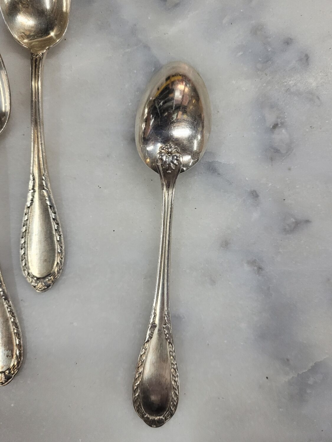 Lot de 12 cuillères du milieu XXème en métal argenté