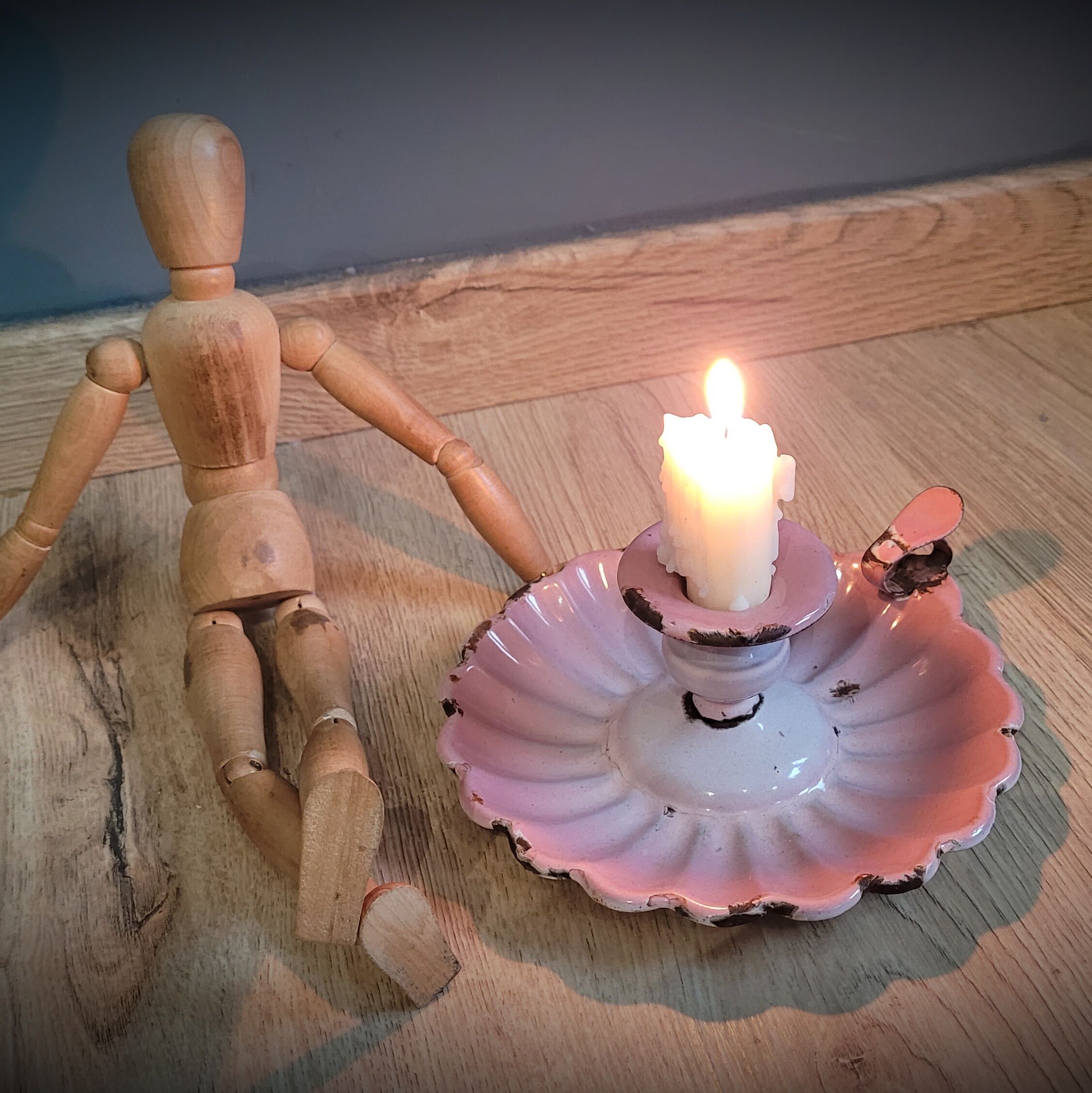 Candle holder enamelled pink cellar rat