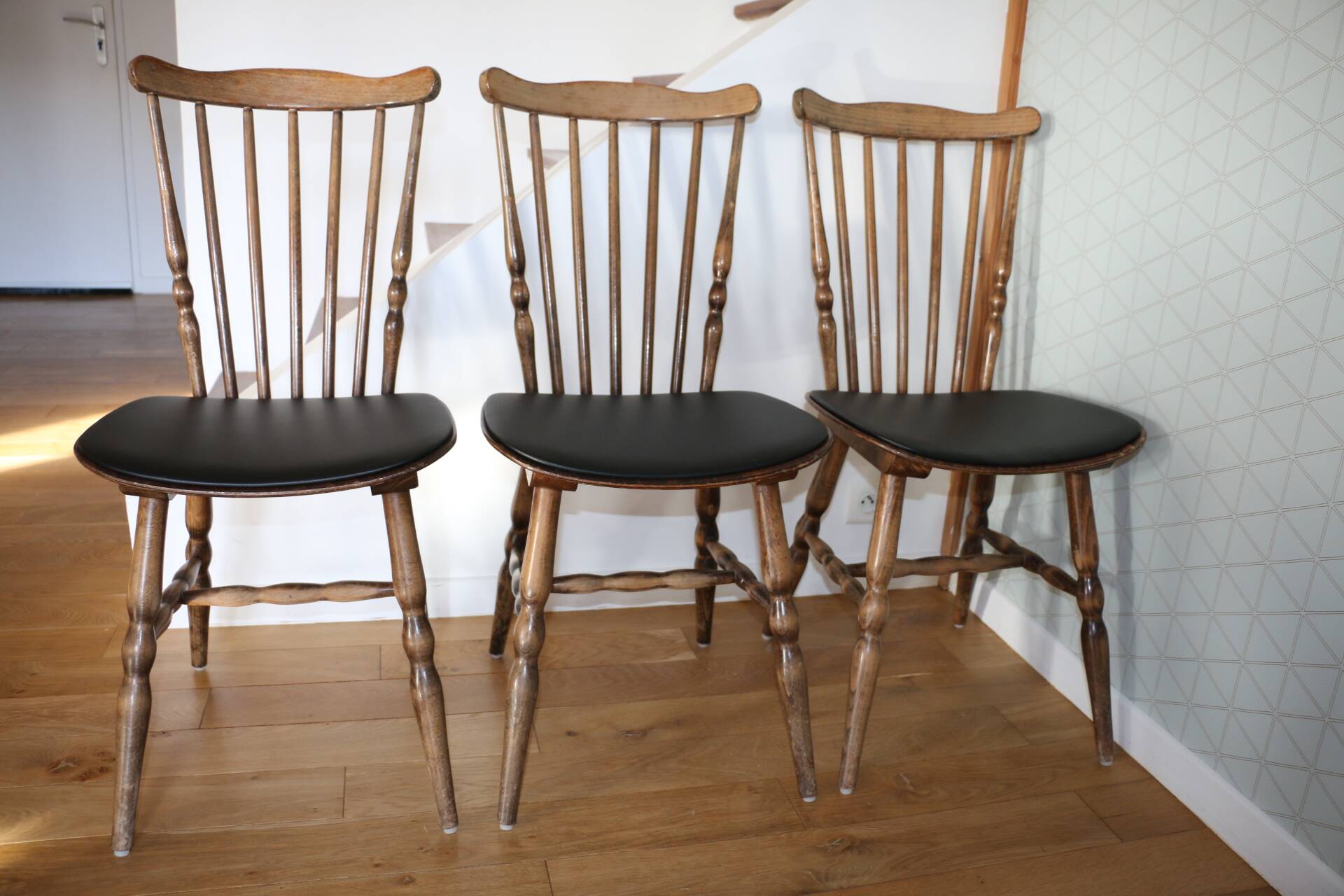 3 BAUMANN Tacoma chairs black faux leather dark beech