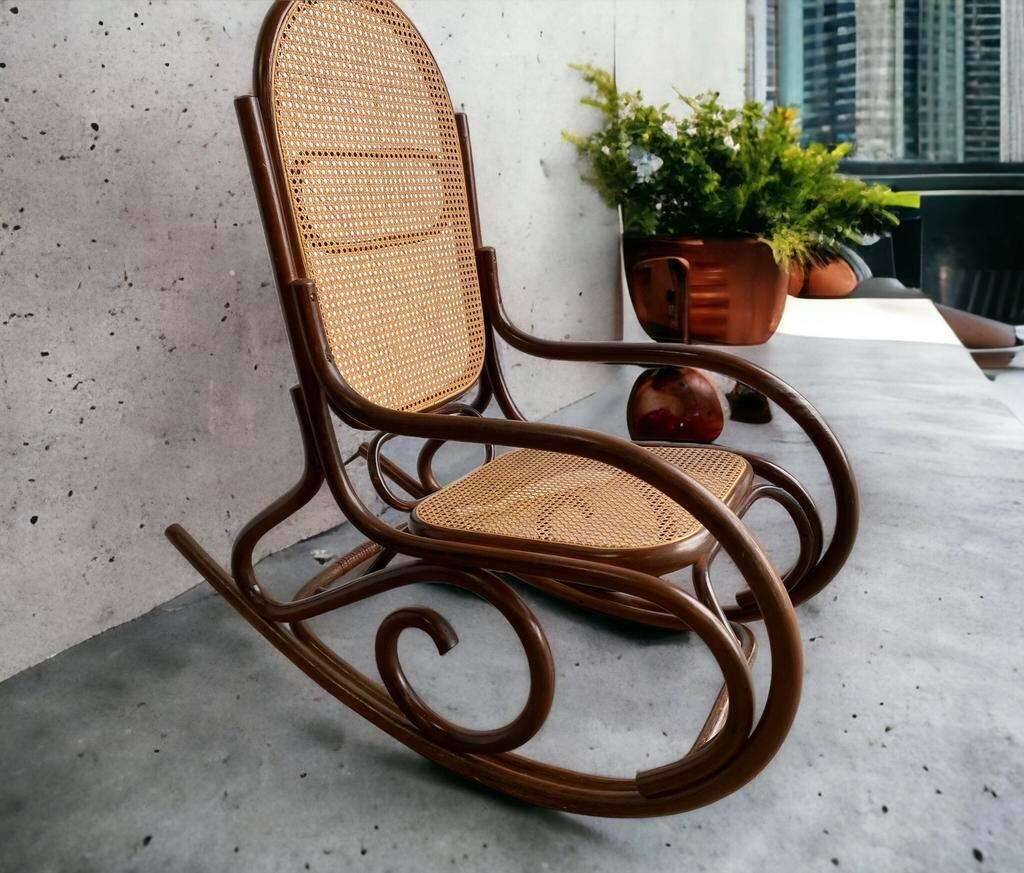 Fauteuil à bascule vintage en rotin