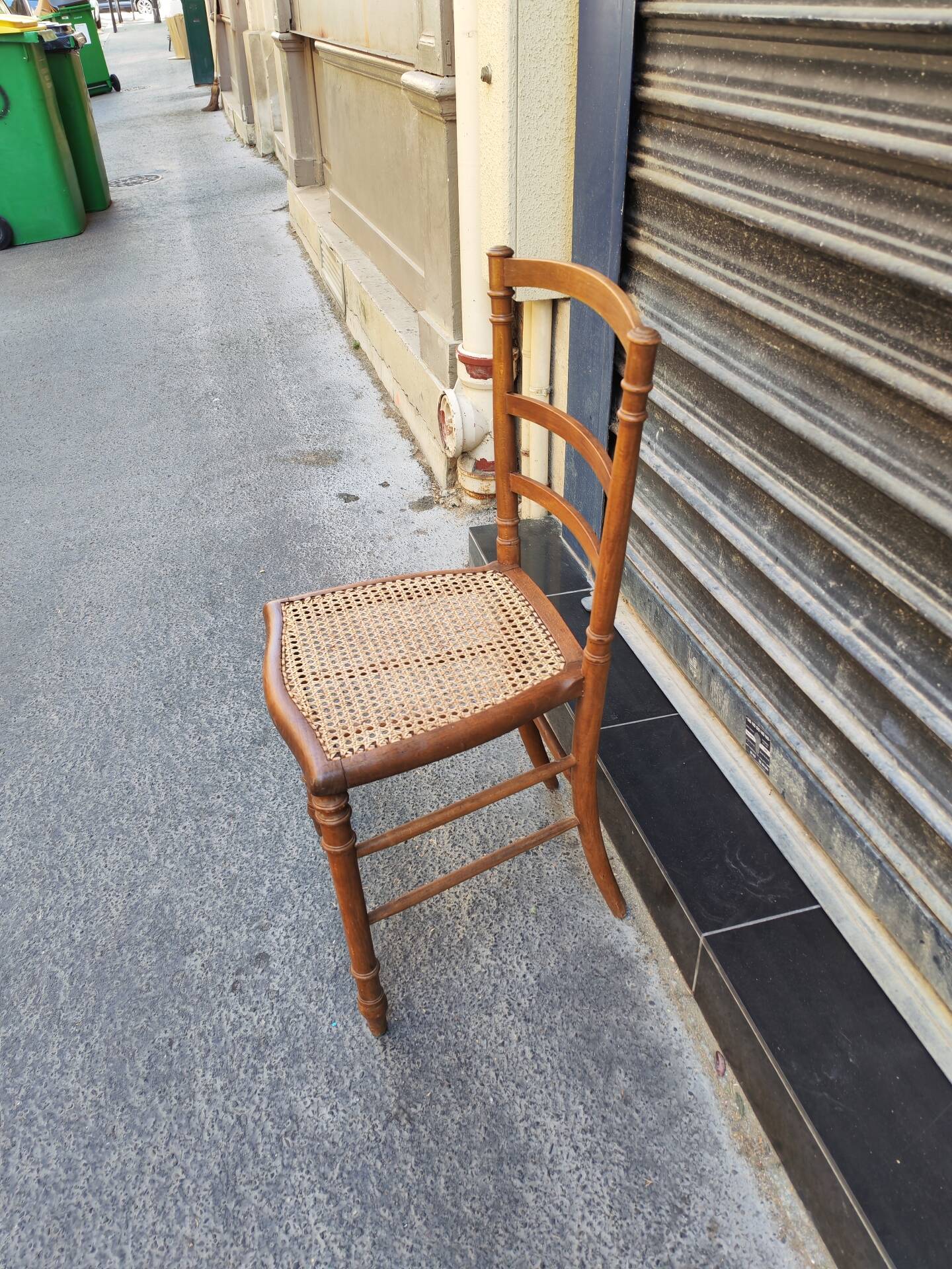 Chaise ancienne en bois et canage