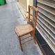 Chaise ancienne en bois et canage