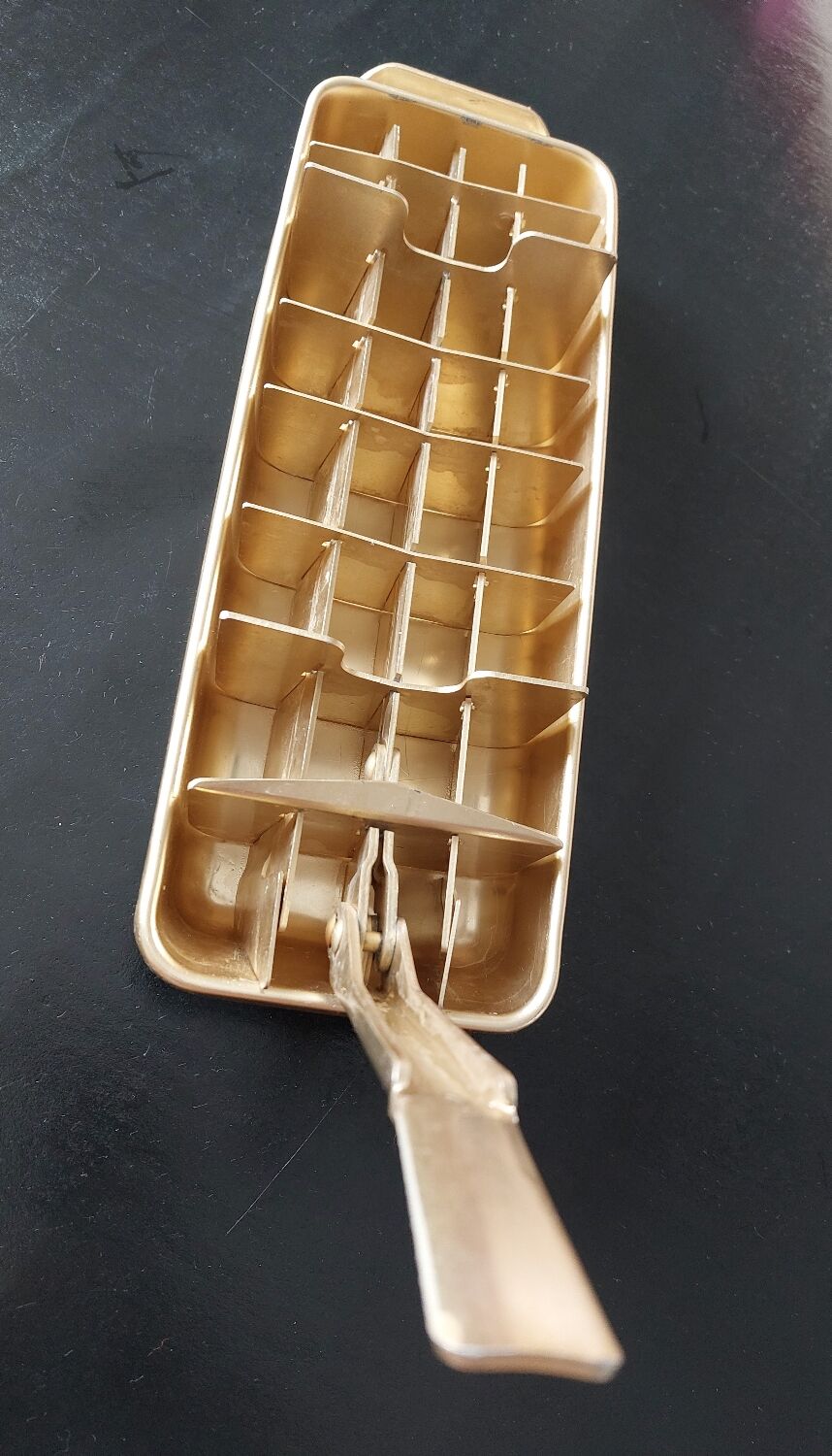 Frigidaire Quickcube ice cube tray