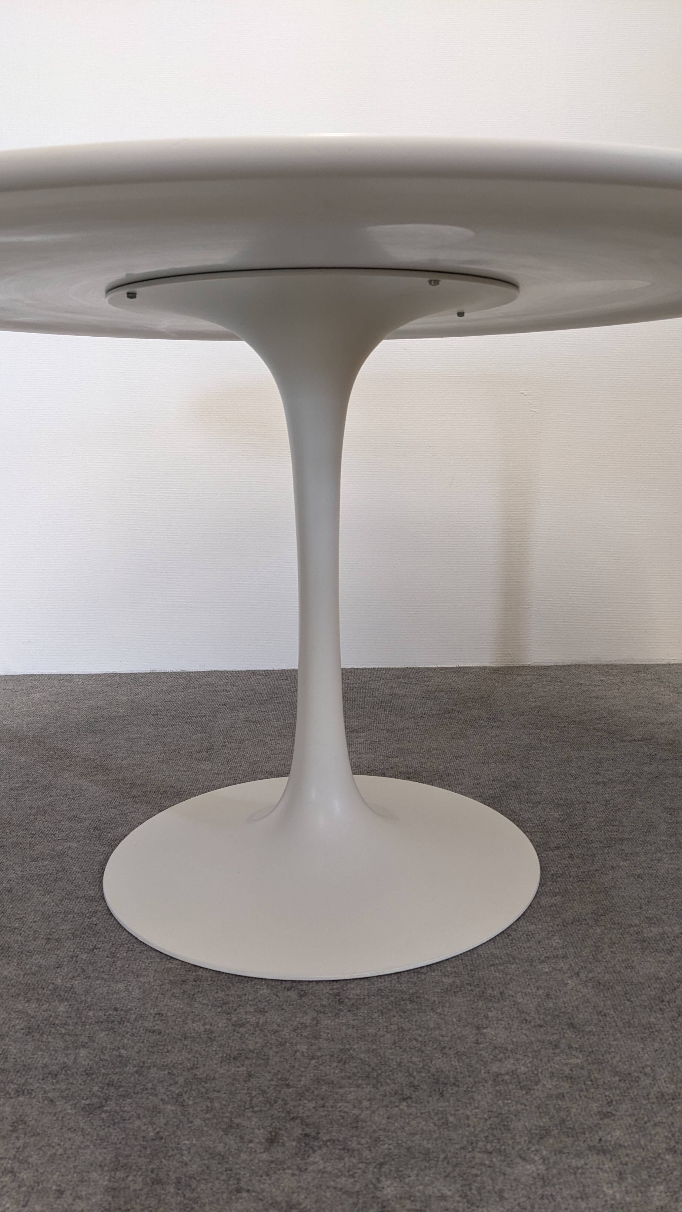 Space Age tulip round table by Maurice Burke for Arkana, 1960s-70s