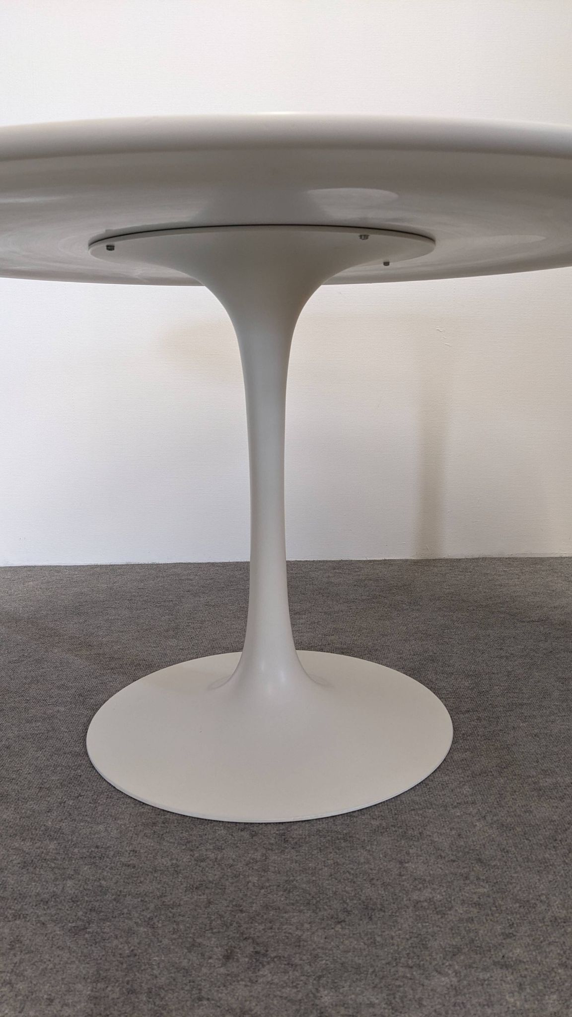 Space Age tulip round table by Maurice Burke for Arkana, 1960s-70s