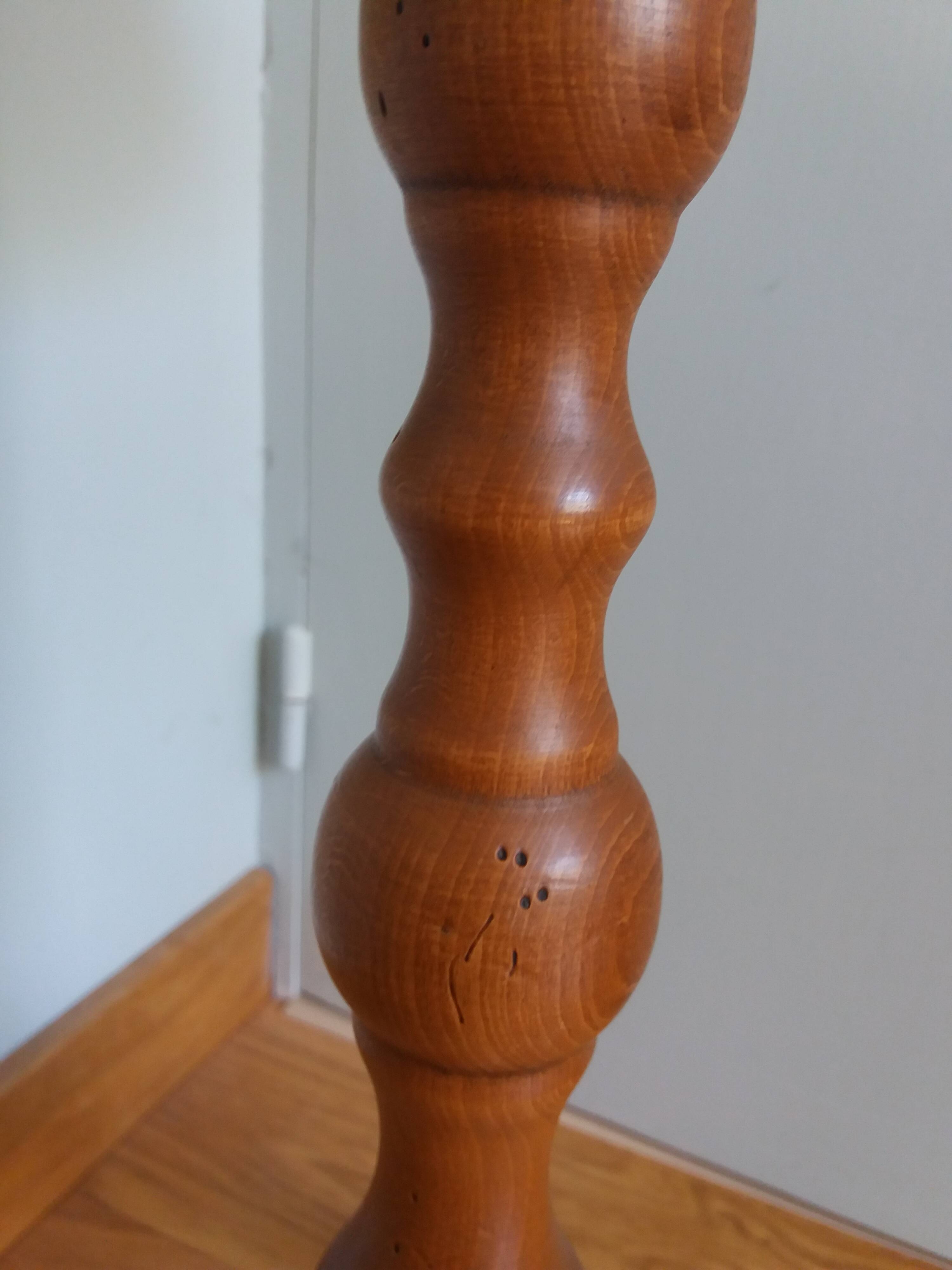 Tripod pedestal table
