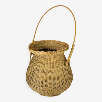 Large wicker basket with vintage handle