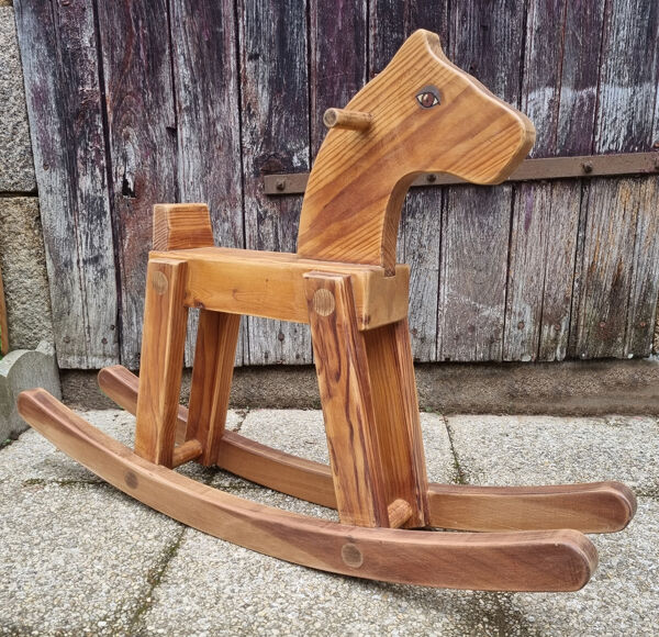 Cheval de bois à bascule vintage