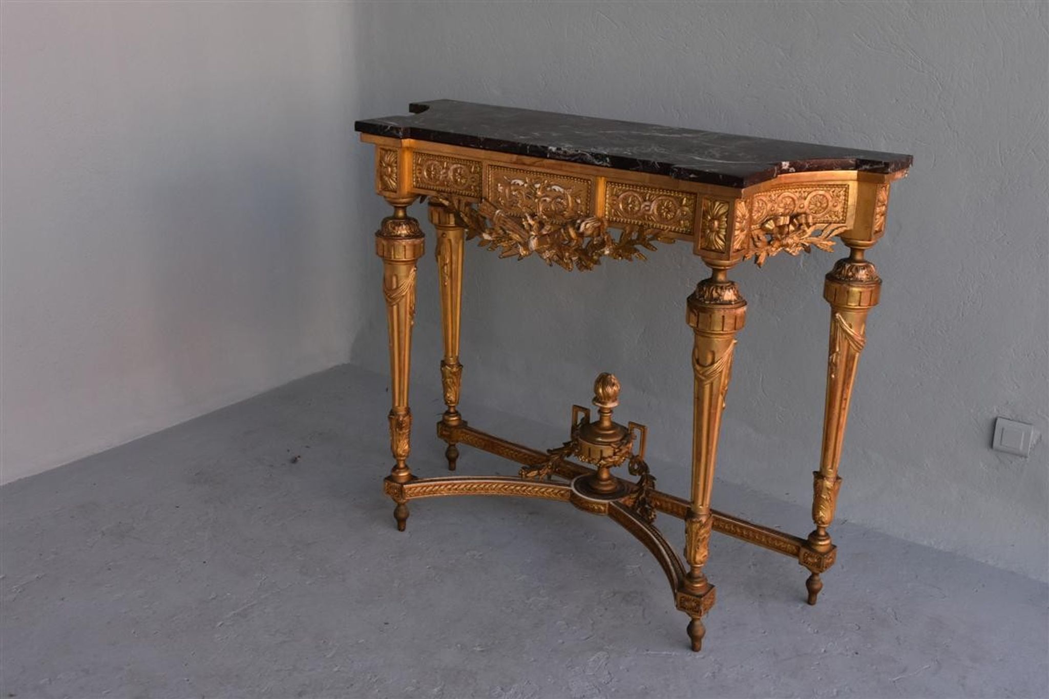 Console époque XIXème bois et stuc doré de style Louis XVI