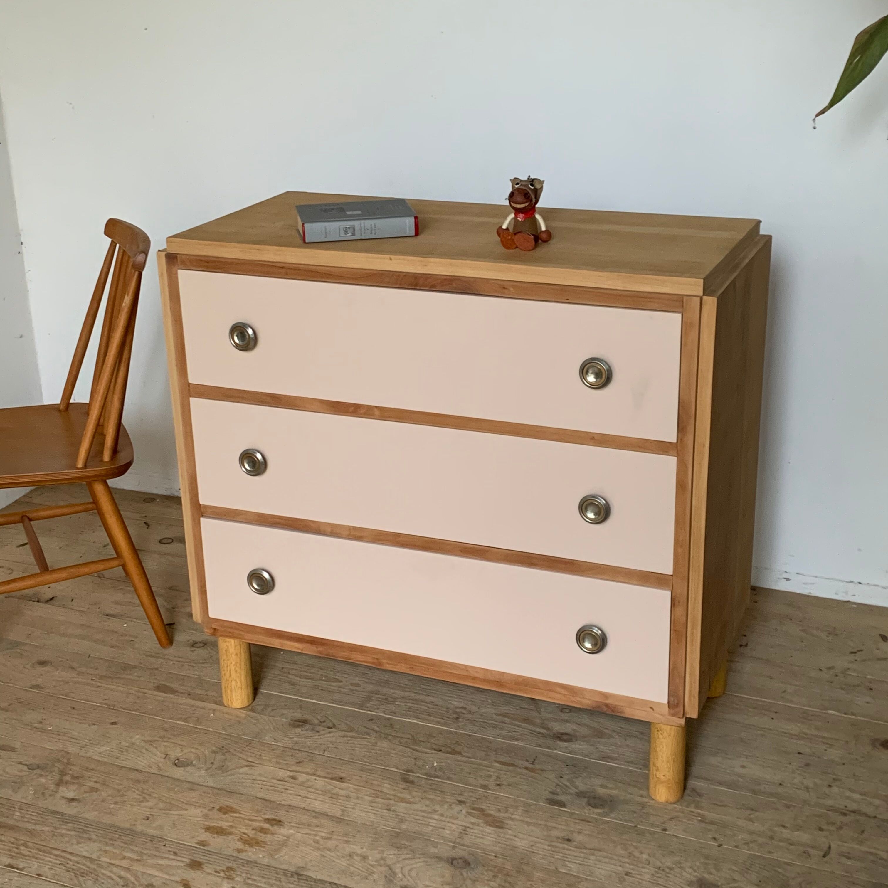 Commode vintage rose