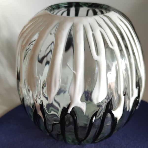 Vase sphérique en  verre et pâte de verre vers 1970