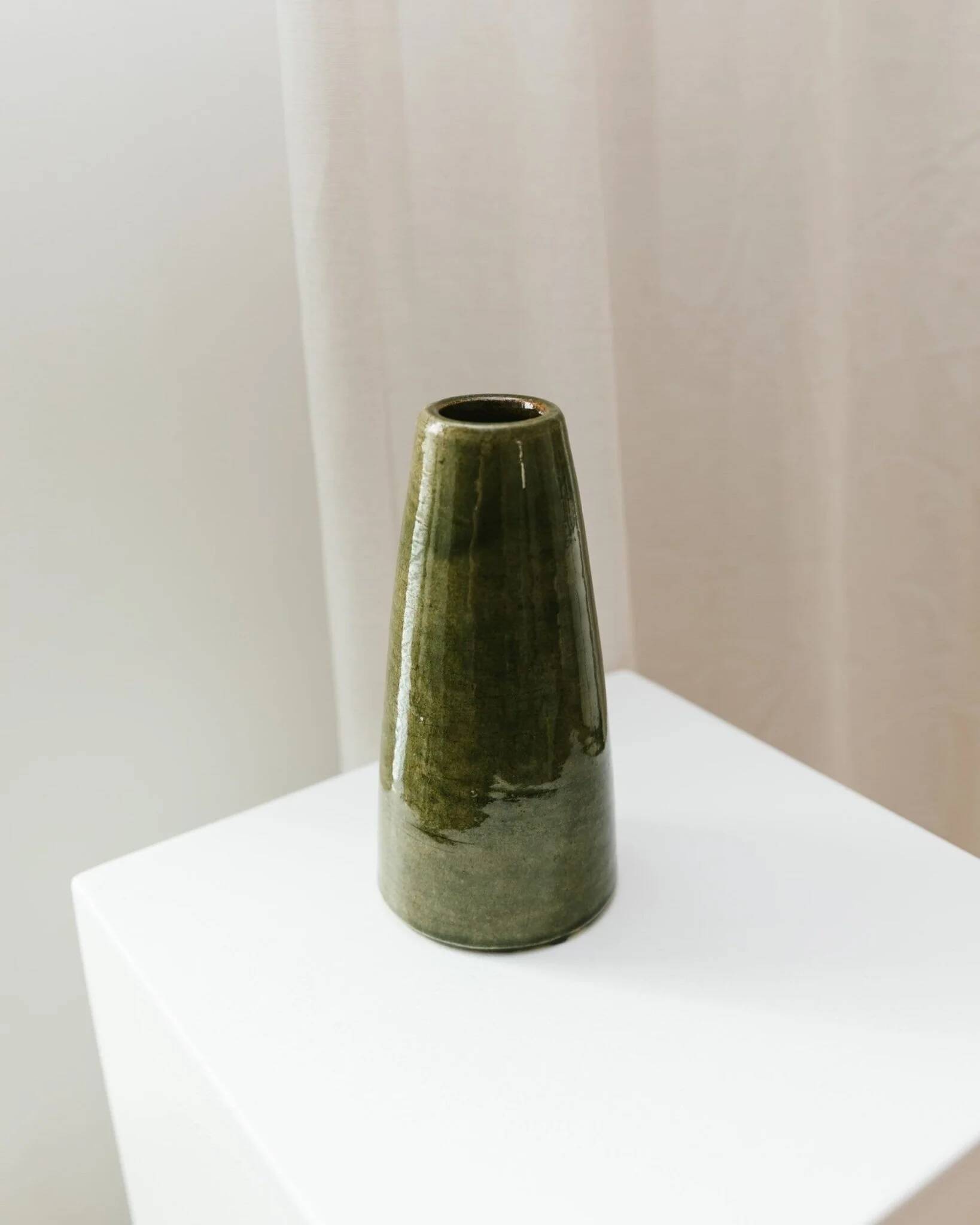 Olive Green Ceramic Vase by VEB Coswig Keramik – East German Mid-Century 70s