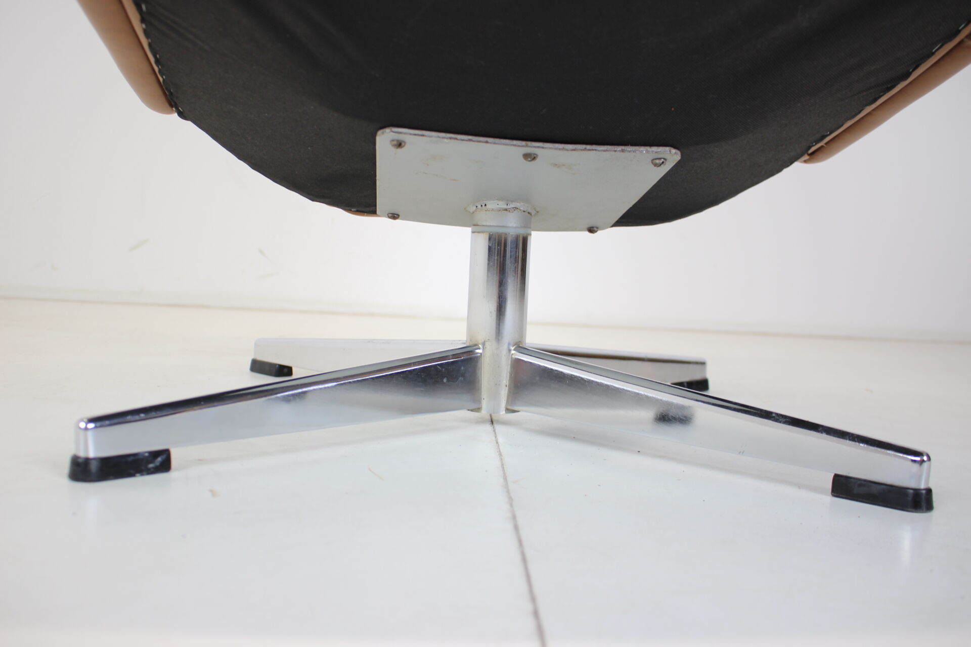 Midcentury Scandinavian Swivel Armchair, 1960s