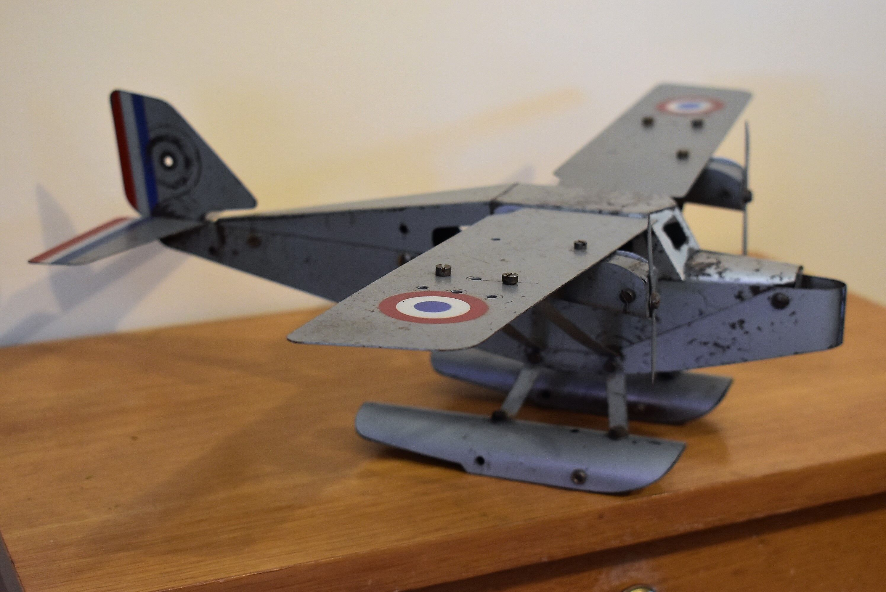 Metal mecavion circa 1950 aircraft