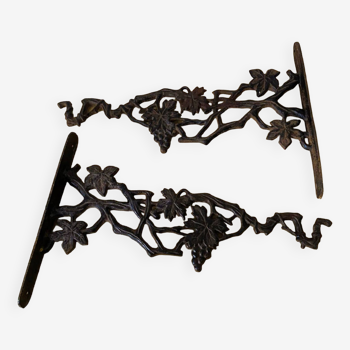 2 cast iron hooks “Vine”