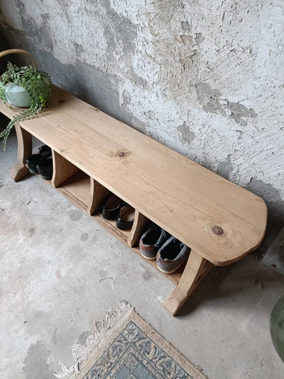 Entrance bench