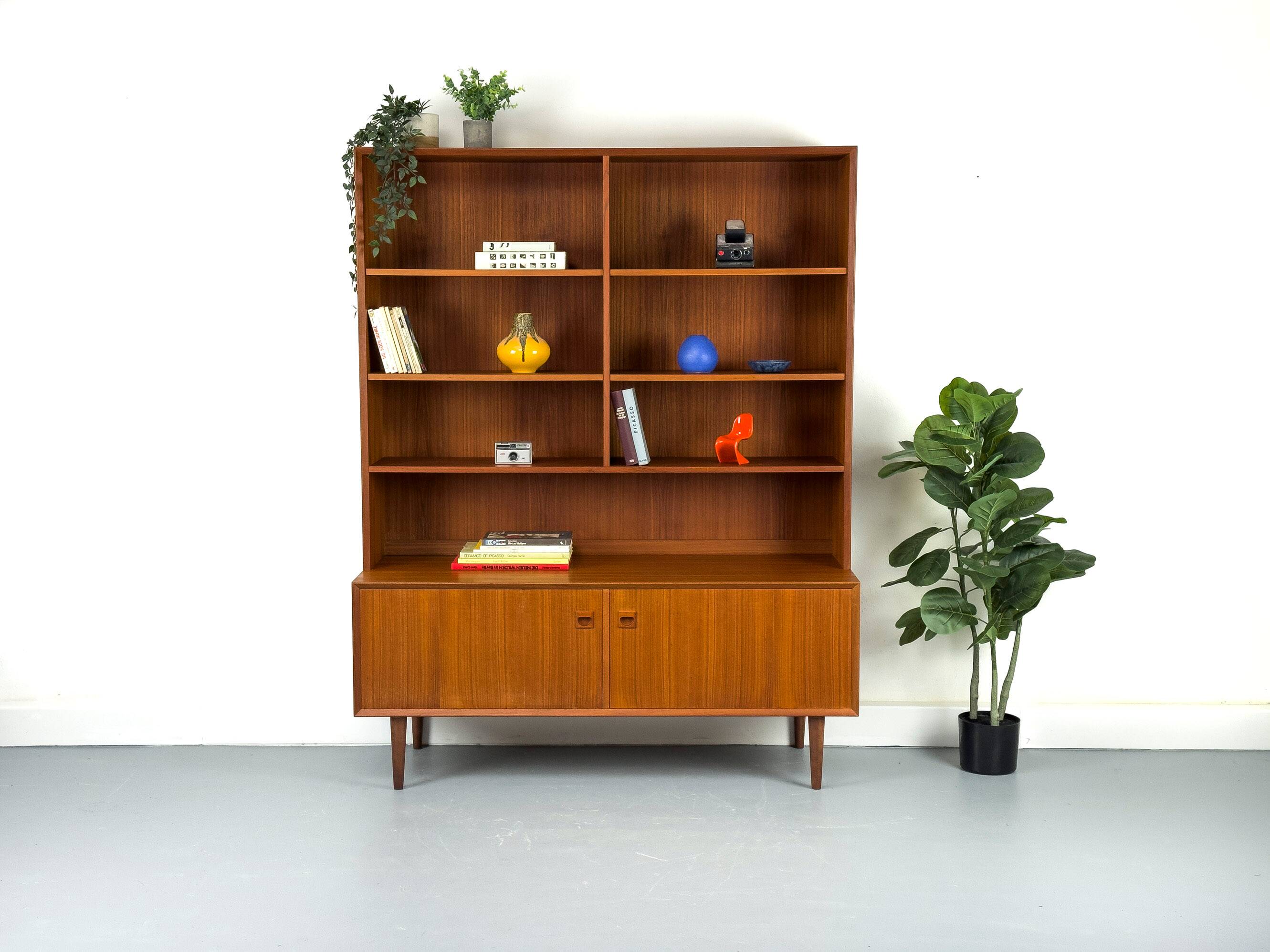 Buffet en teck avec étagère par Brouer Møbler, années 1960.