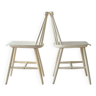 Pair of vintage white chairs