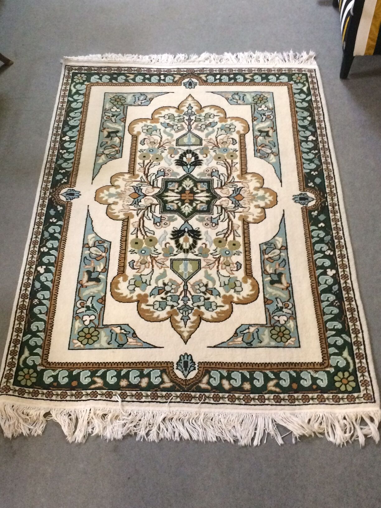 Handmade Tunisian rug - 181x124 cm