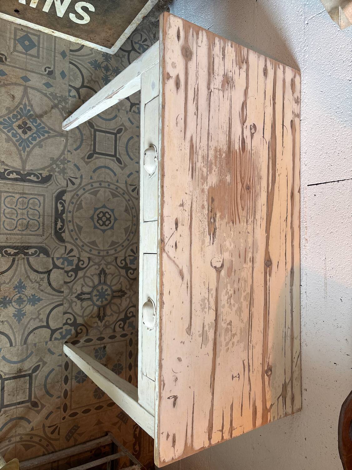 Small country table with 2 drawers