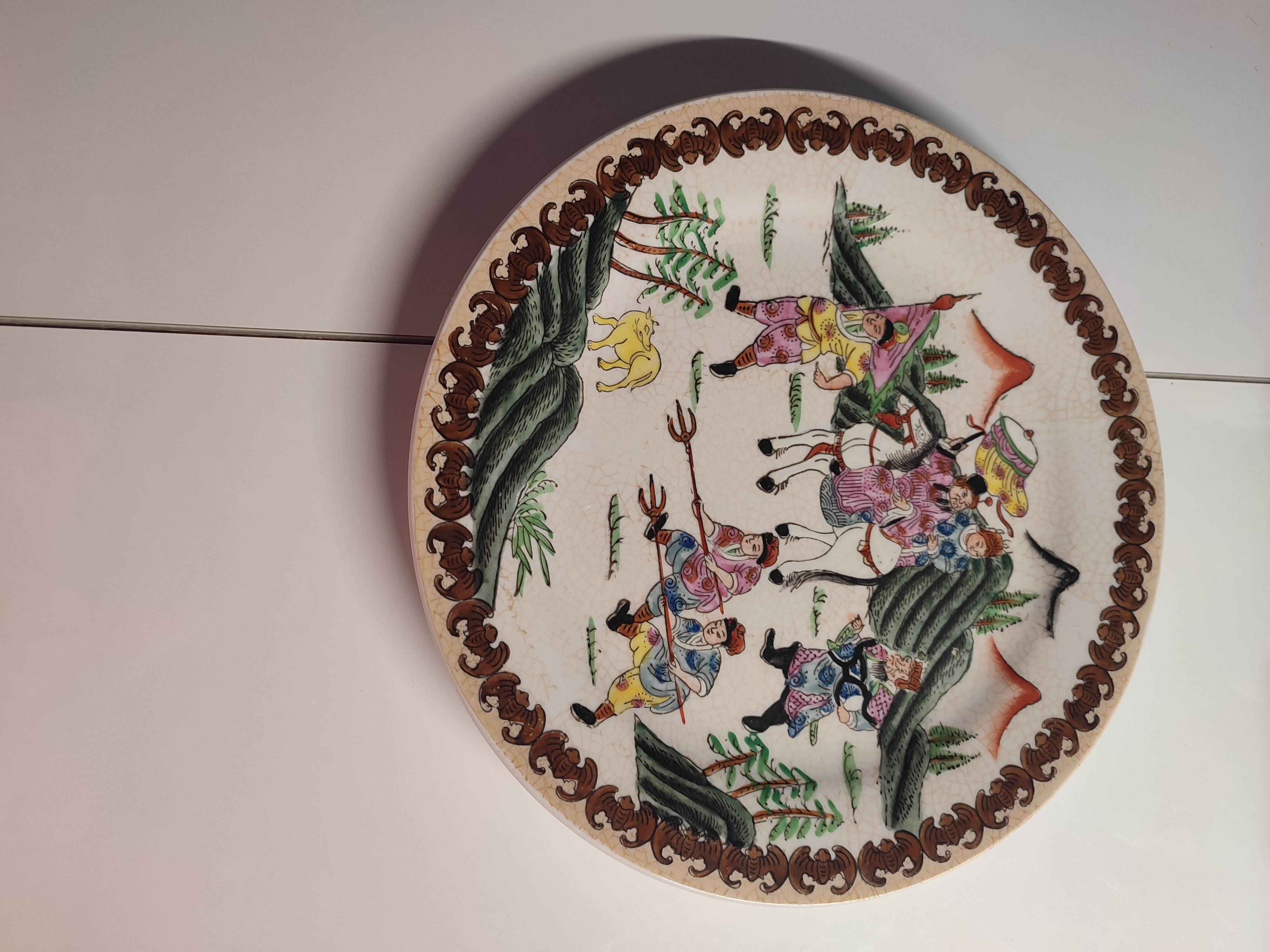 Vintage plate signed with Asian decor in earthenware 26cm
