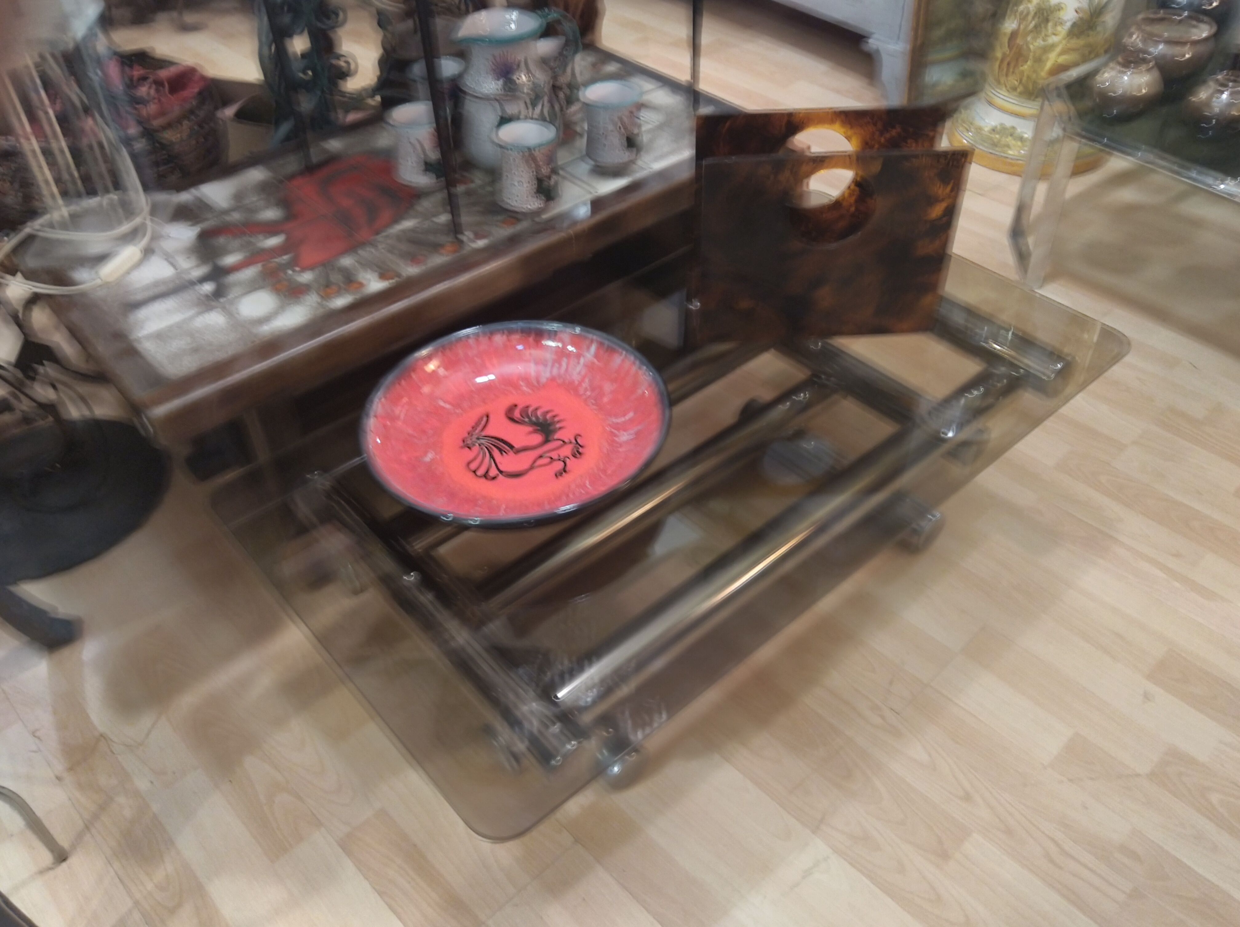 Table basse en métal chromé et verre fumé vers 1970