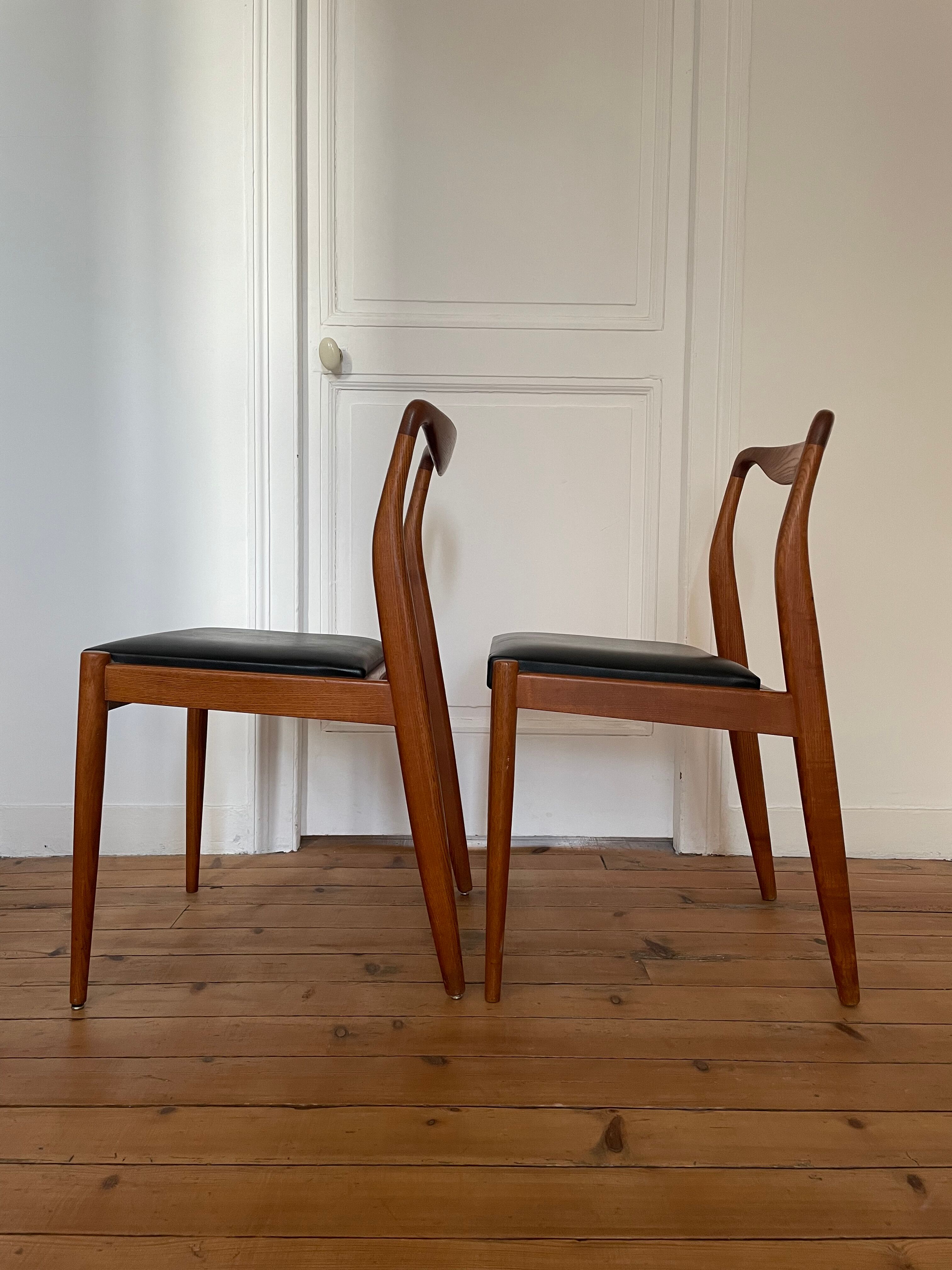 Pair of Scandinavian chairs in teak and skaï, 1965