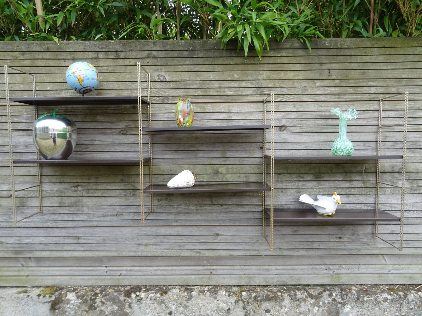 Modular metal string wall shelf