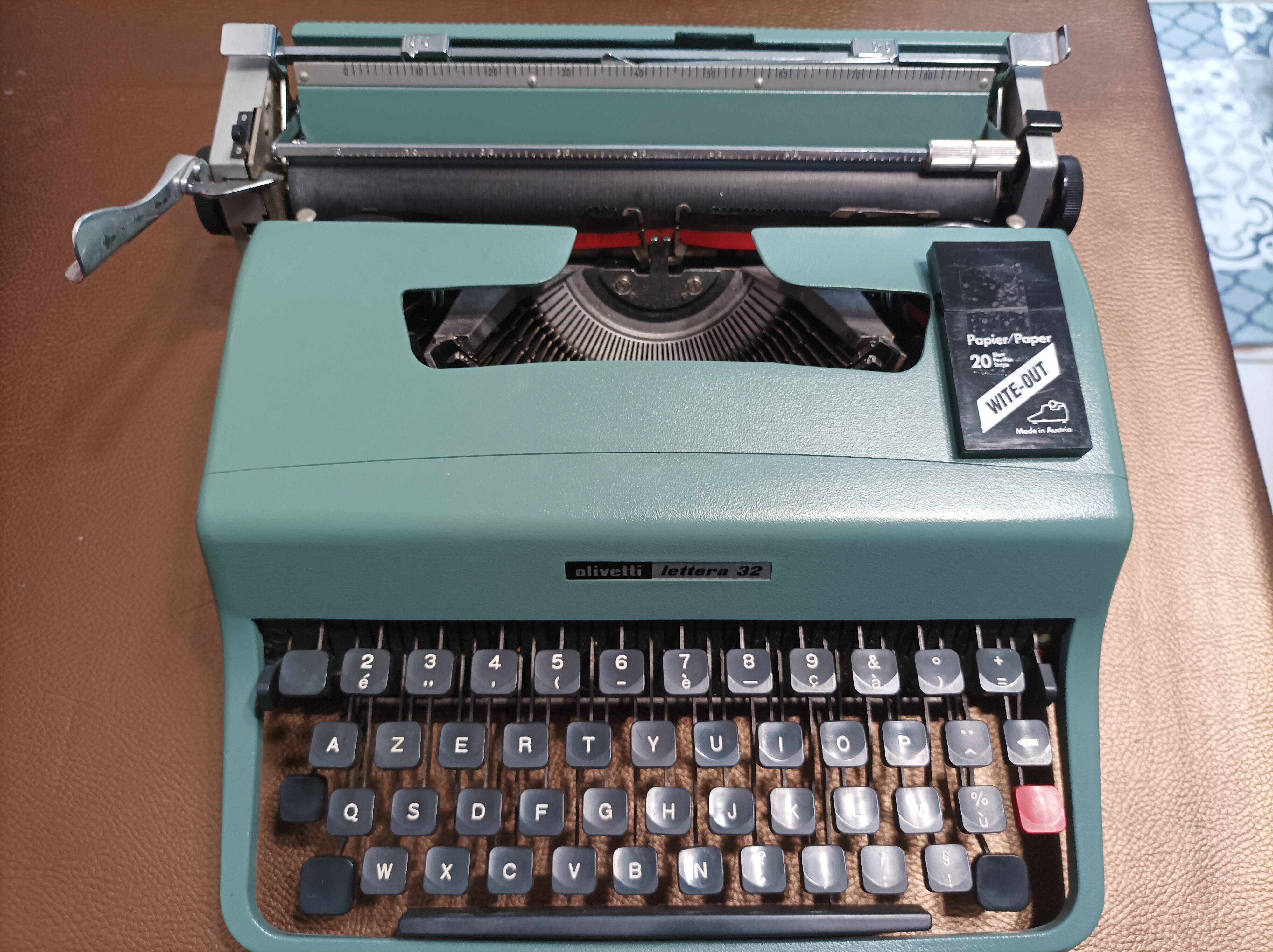 Olivetti lettera 32 green typewriting machine 1960s like new