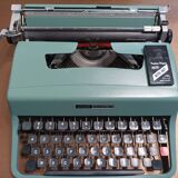 Olivetti lettera 32 green typewriting machine 1960s like new