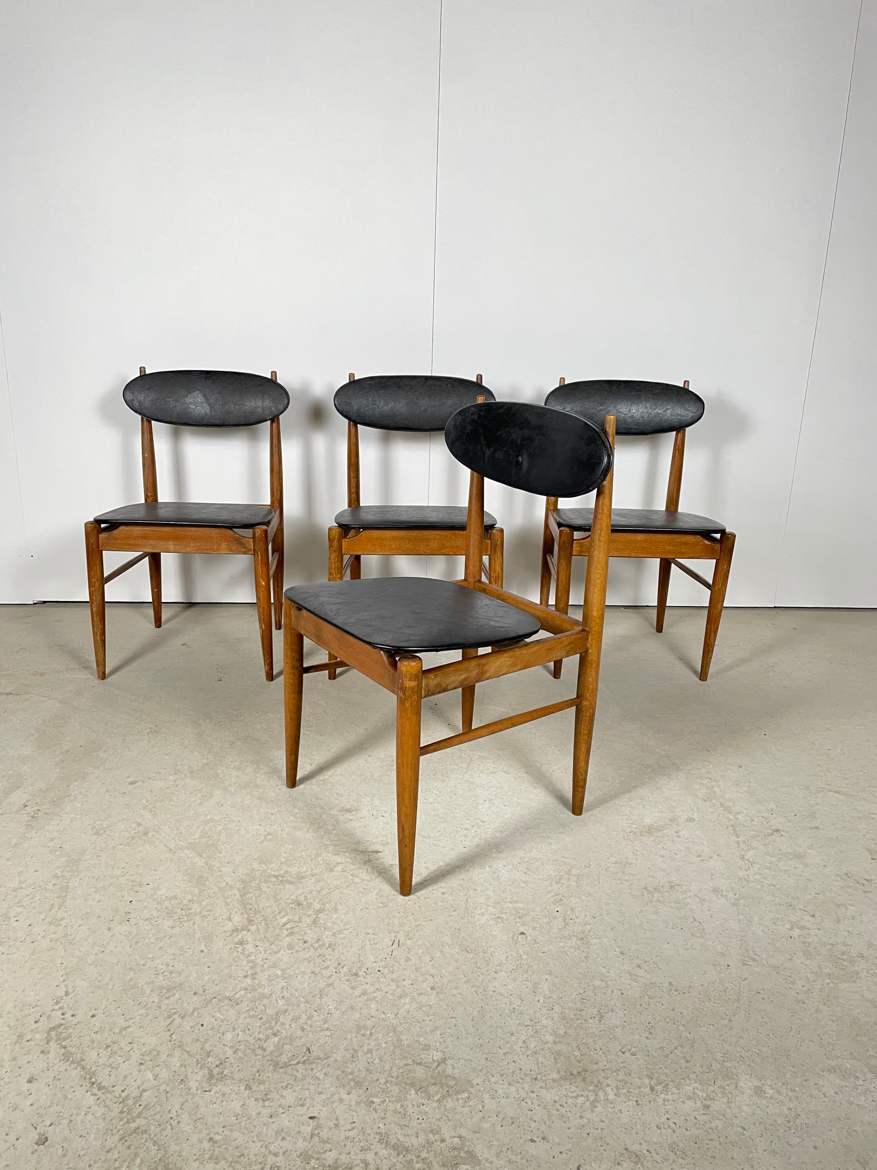 Set of 4 Scandinavian chairs