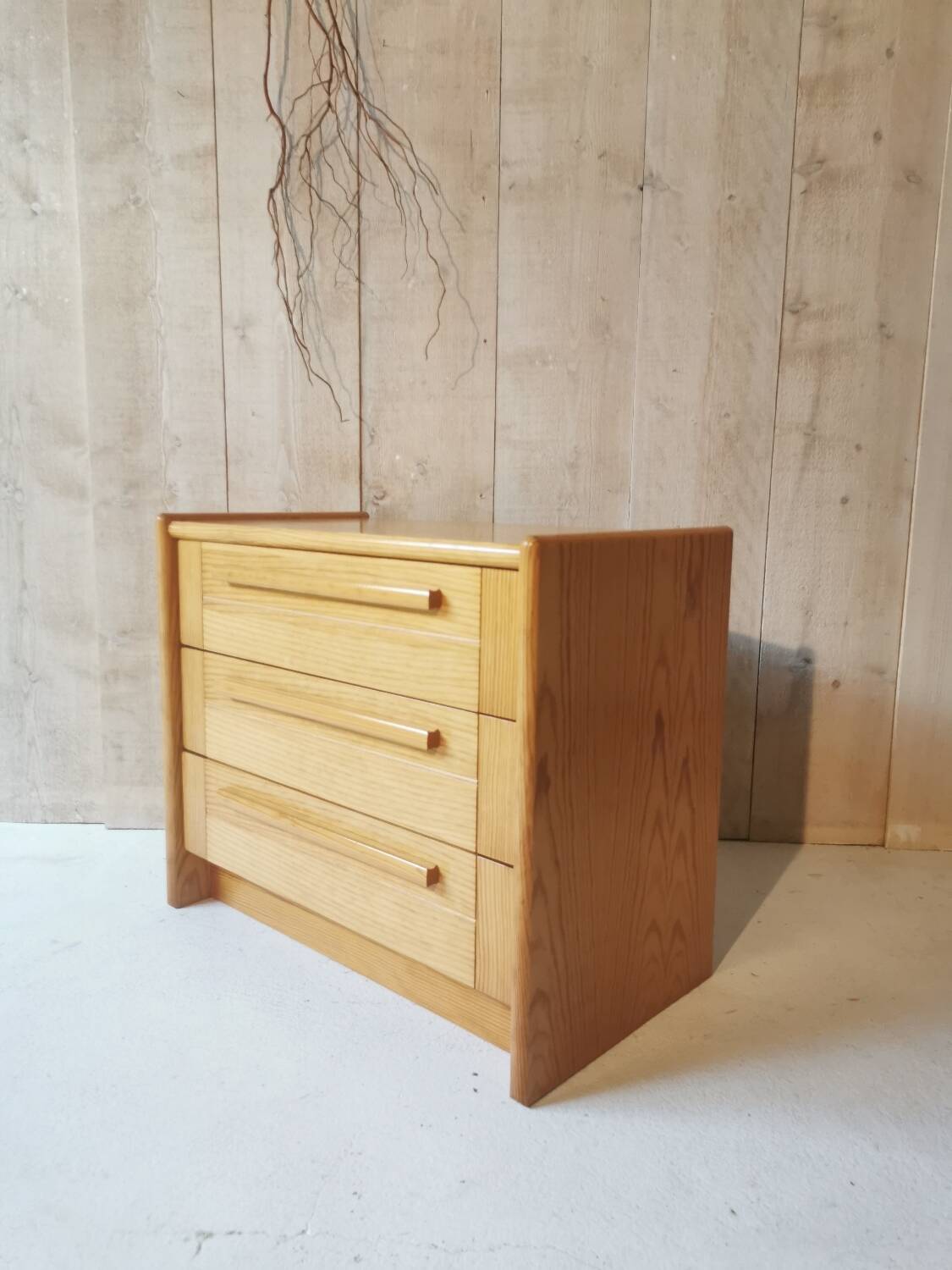 Pine chest of drawers