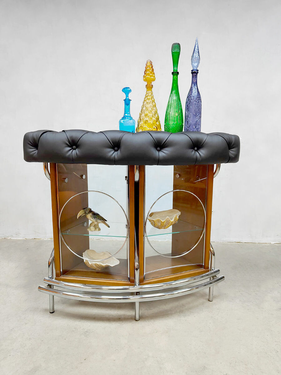 Vintage retro seventies cocktail bar 'Mad-Men style'