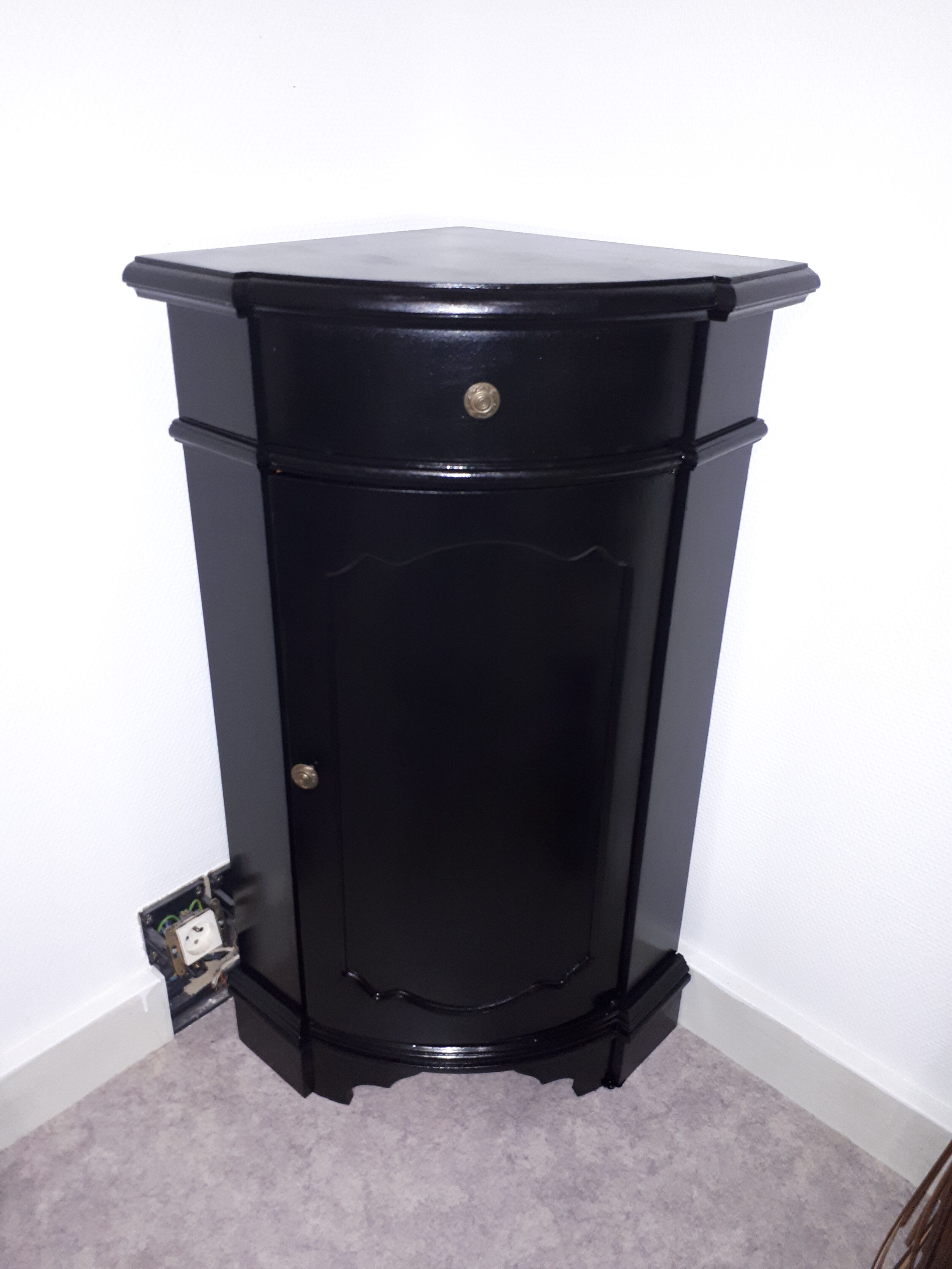 Corner furniture neckline, Italy