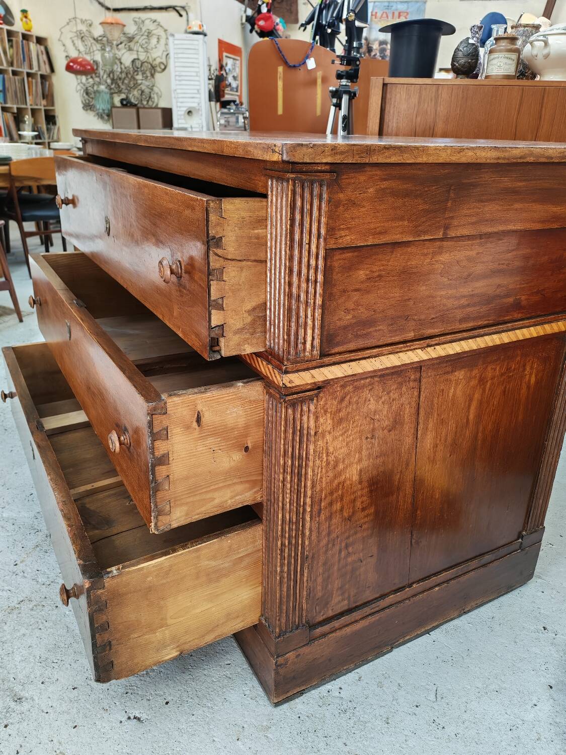 Chest of drawers known as a trouser press.