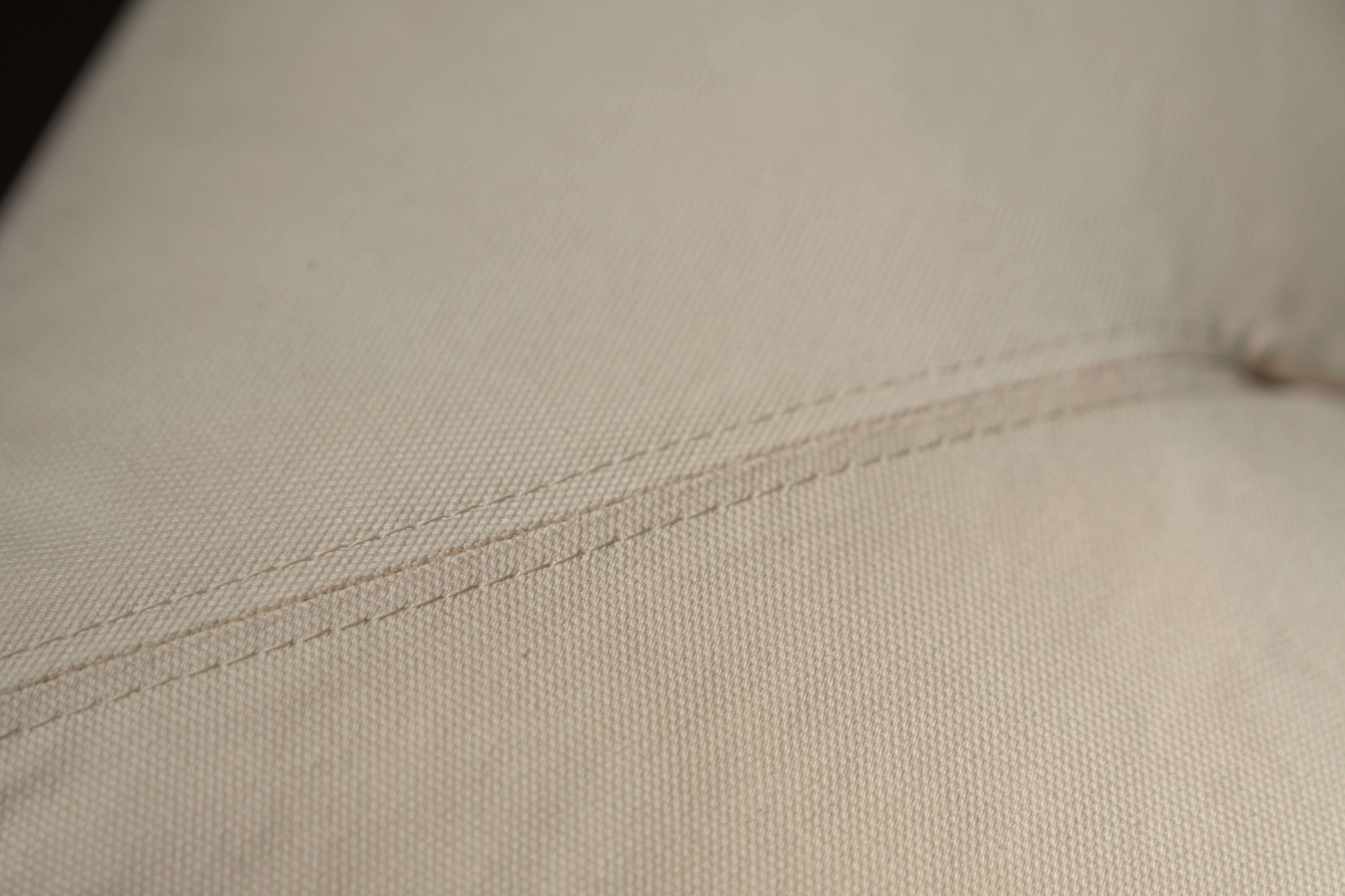 White sofa 2 places Molteni