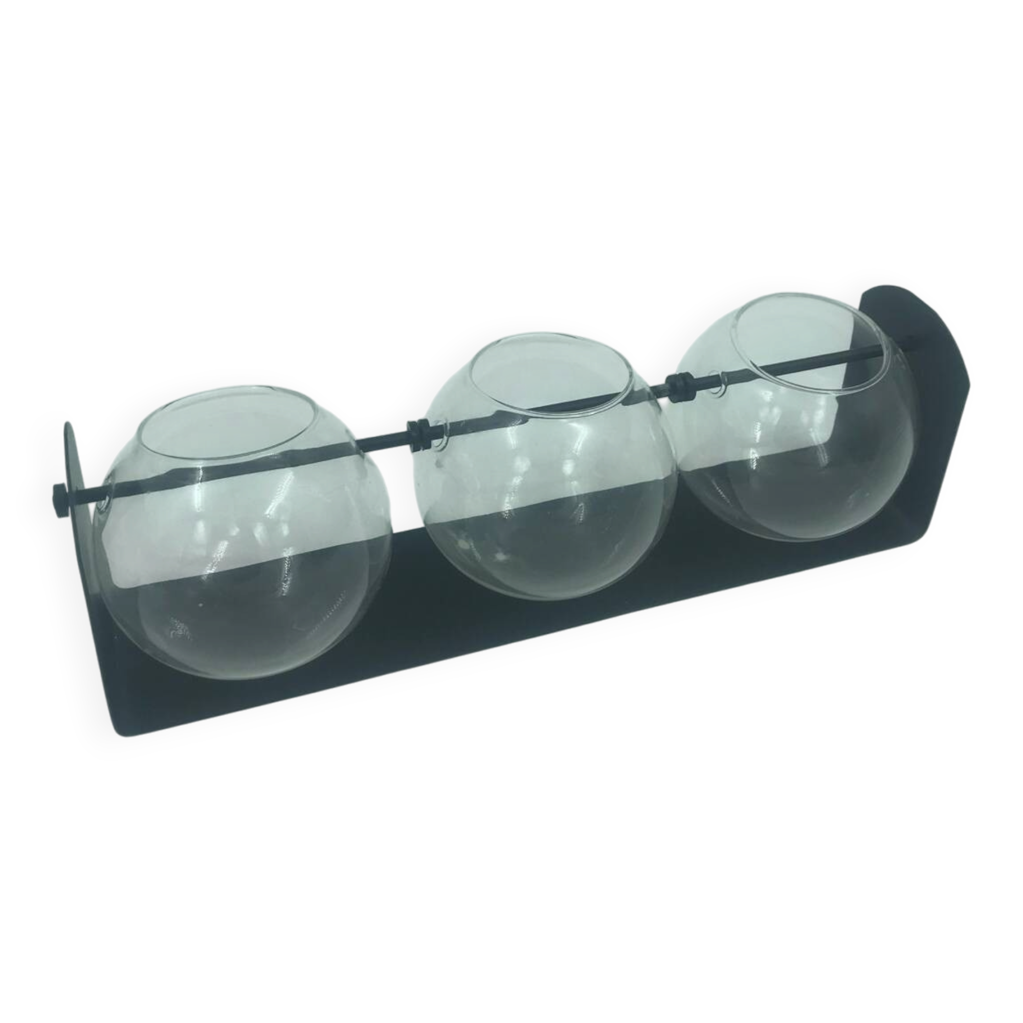 Original table centrepiece vase with 3 balls.
