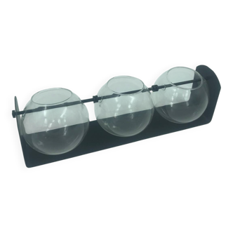 Original table centrepiece vase with 3 balls.