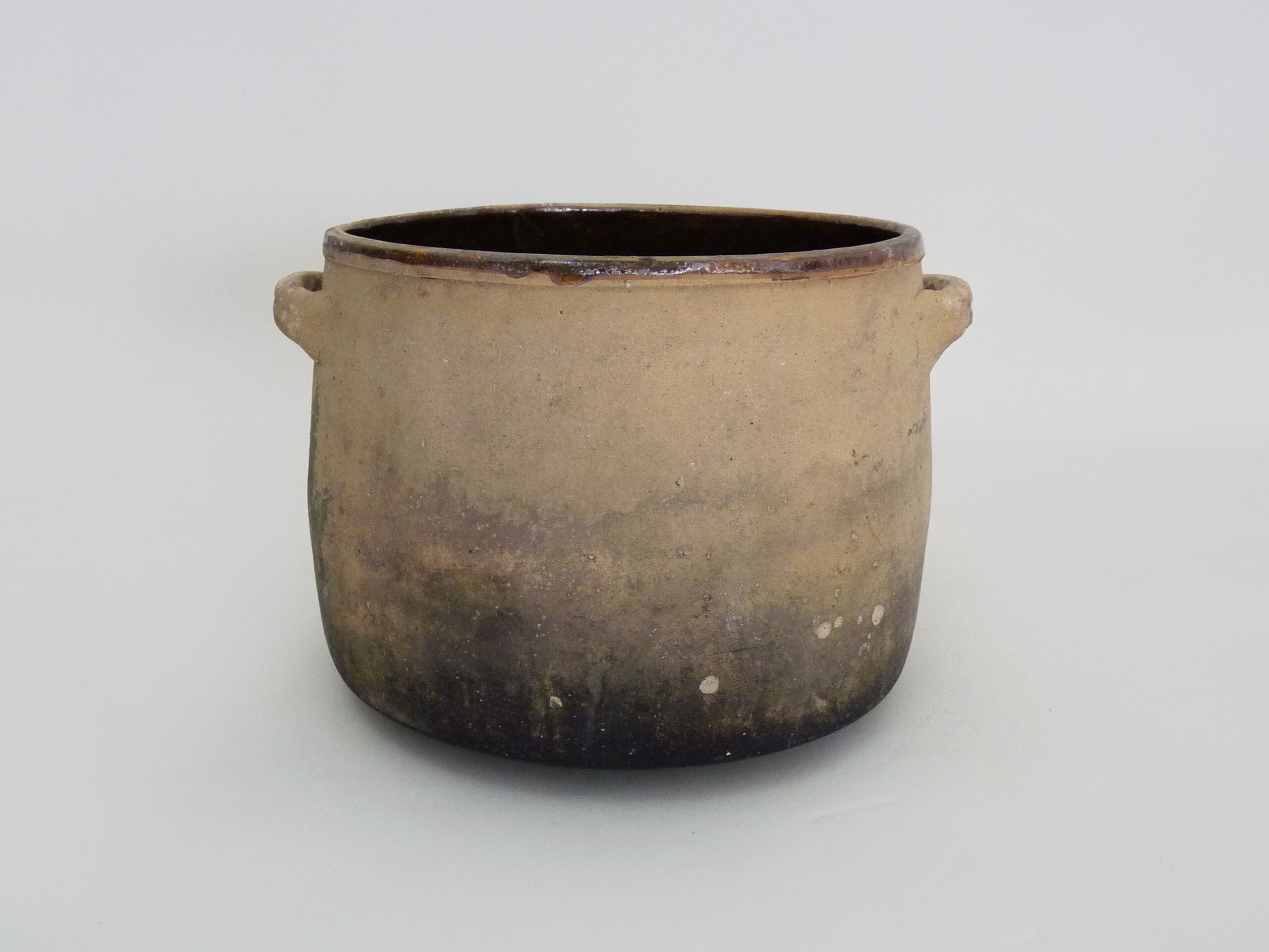 Cooking pot, terracotta pot cover, glazed interior. Year 50