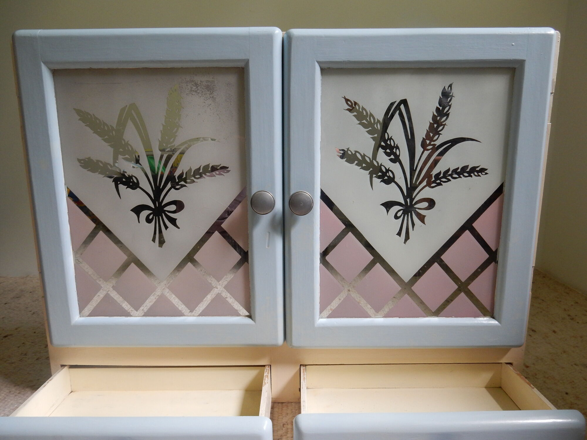 Double-door glass-door medicine cabinet art deco style