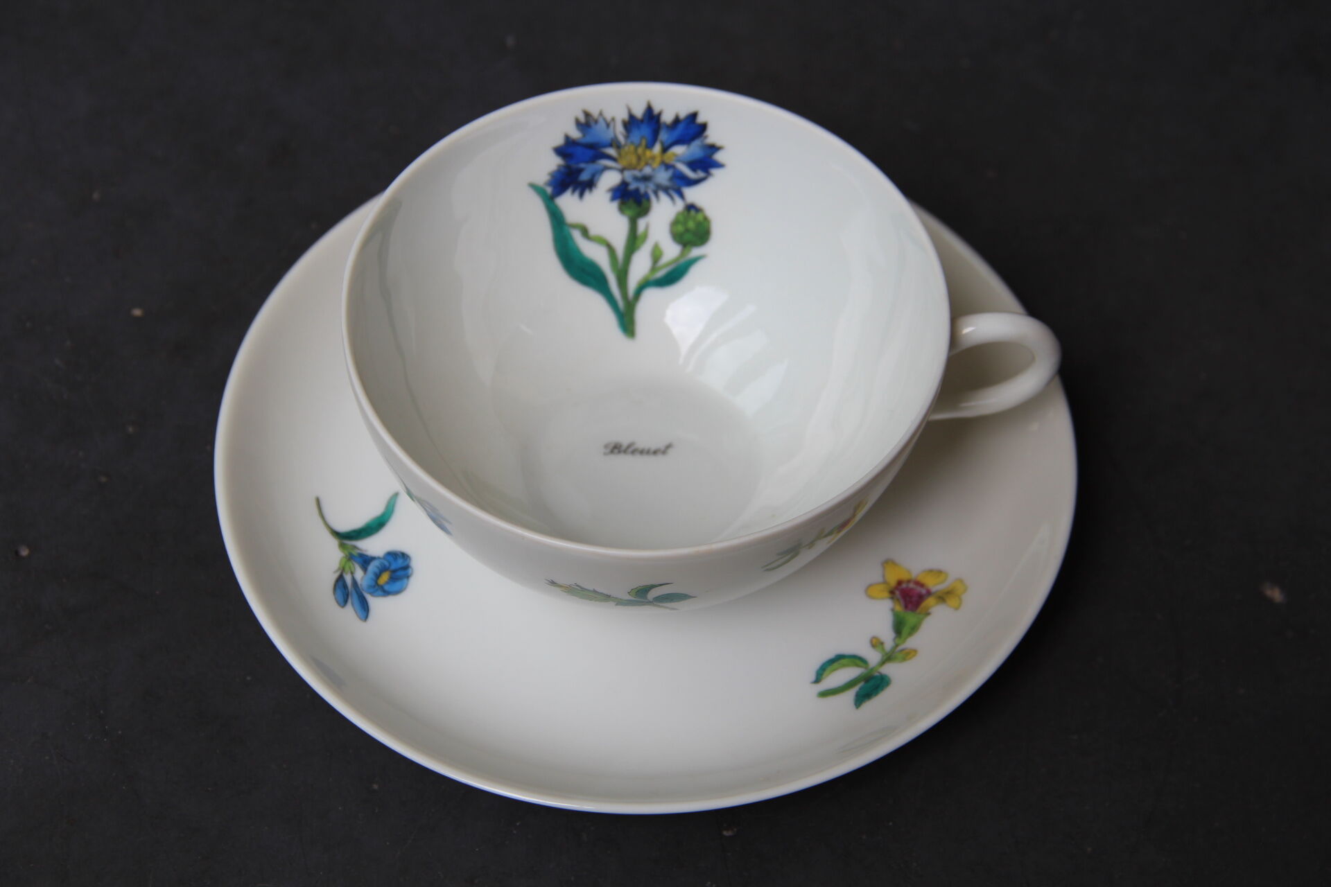 6 cups and sub-cups NBD Limoges illuminated by hand, floral patterns
