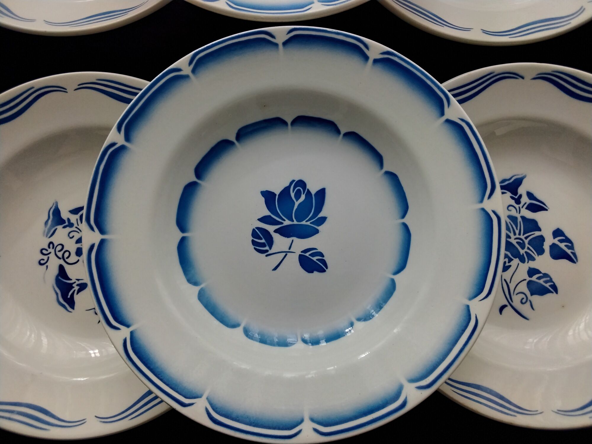 Set of 6 mismatched hollow plates in opaque porcelain from Badonviller