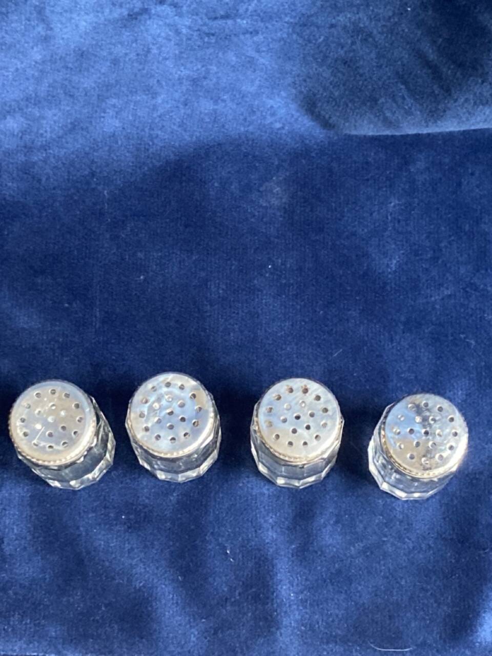 Individual salt shakers in 800 silver with two hallmarks and fluted crystal