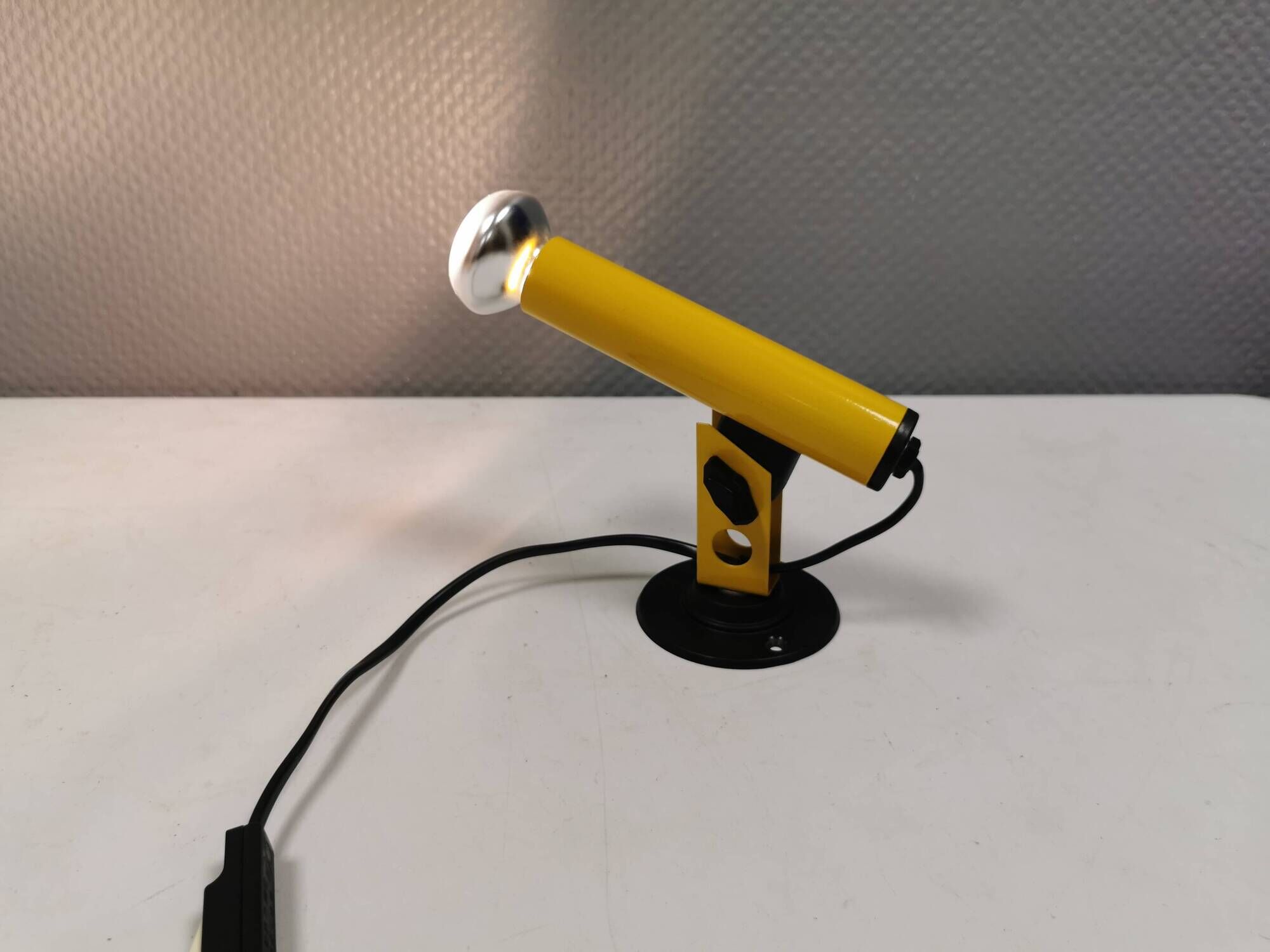 Small wall lamp in beautiful yellow color from Danish Nordlux 1980s.