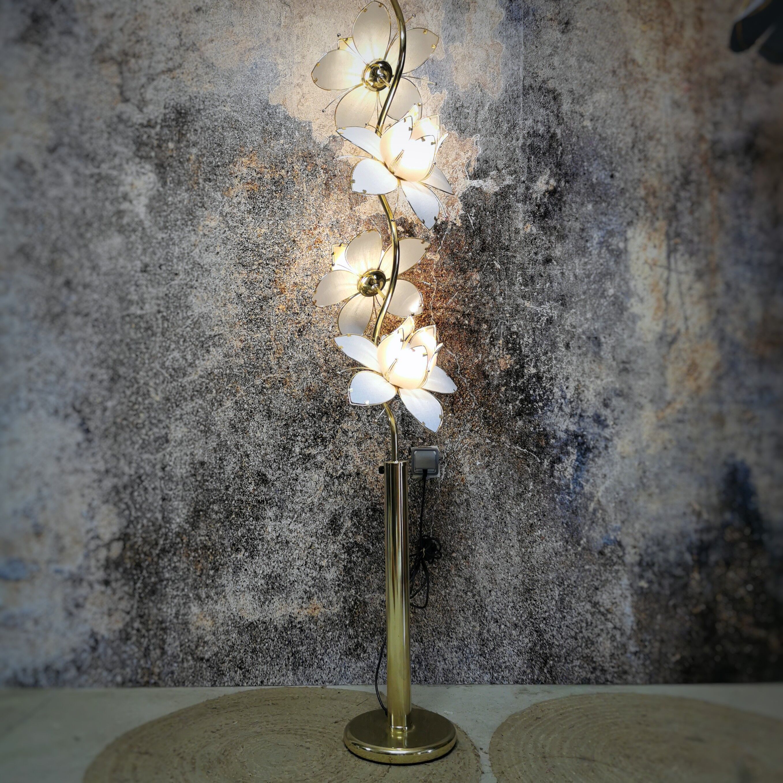 Italian design lotus lamp