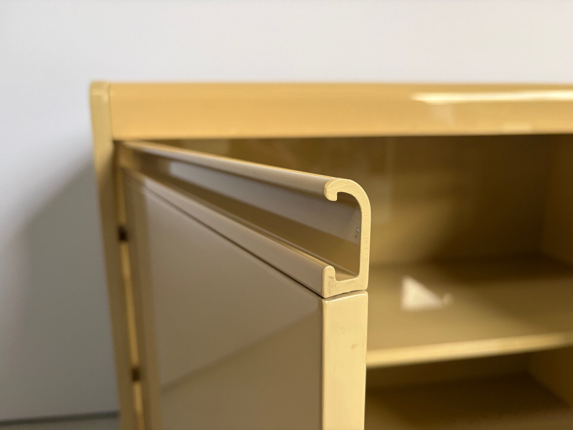 Vintage lacquered credenza, 1980s