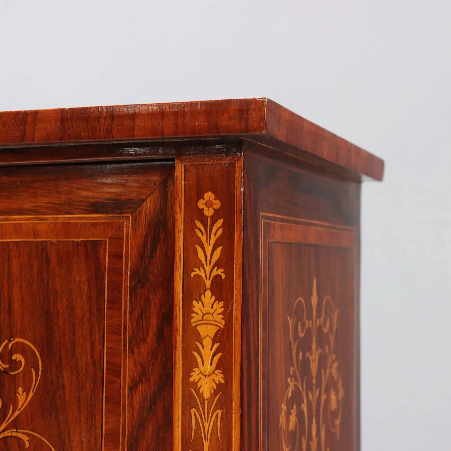Antique neoclassical buffet veneered in various woods from the 1900s.