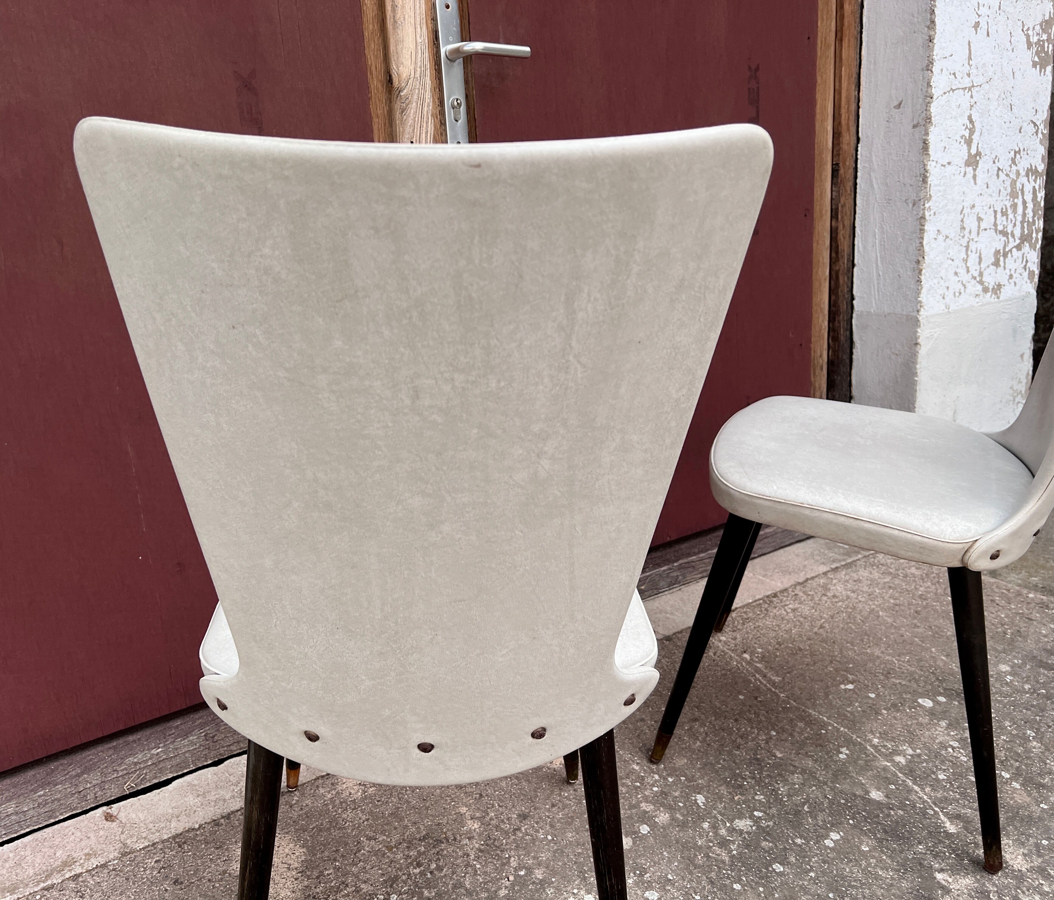 Pair of Chairs Baumann model Essor in imitation white leather, beech compass base